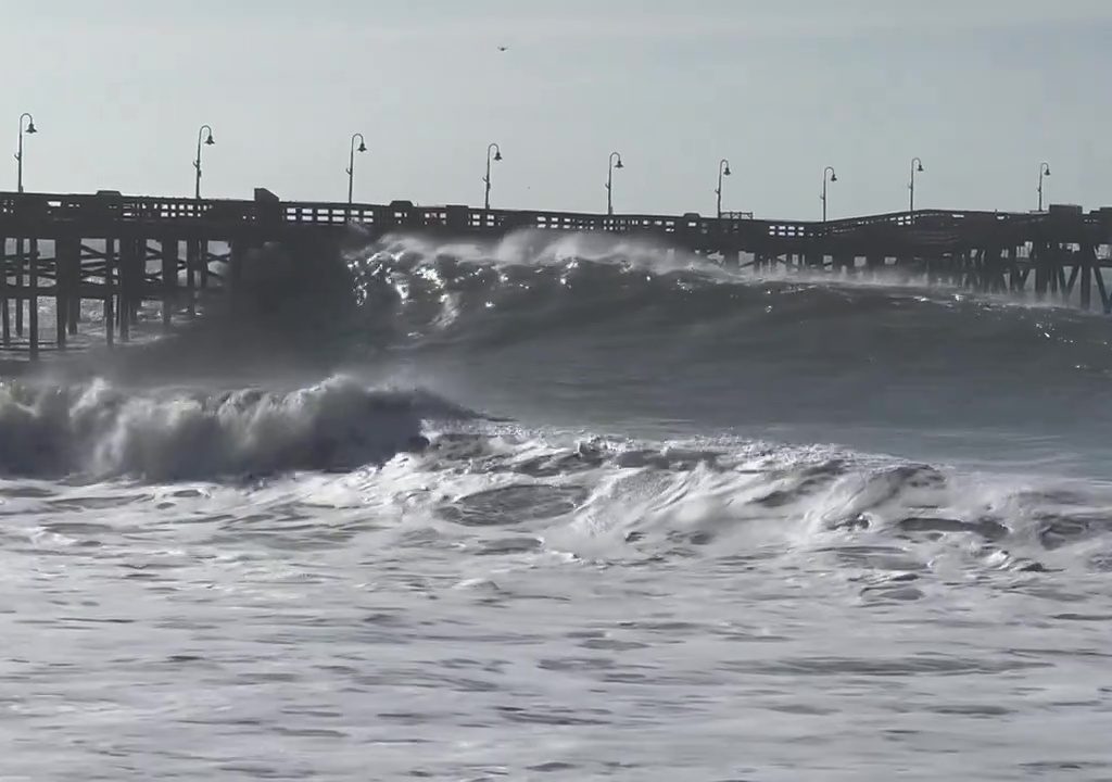 Micro tsunami investono la California: ordinata l'evacuazione della costa