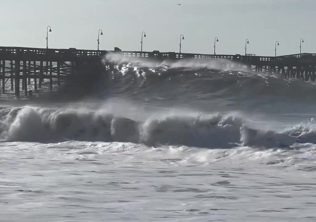 Micro tsunami investono la California: ordinata l'evacuazione della costa