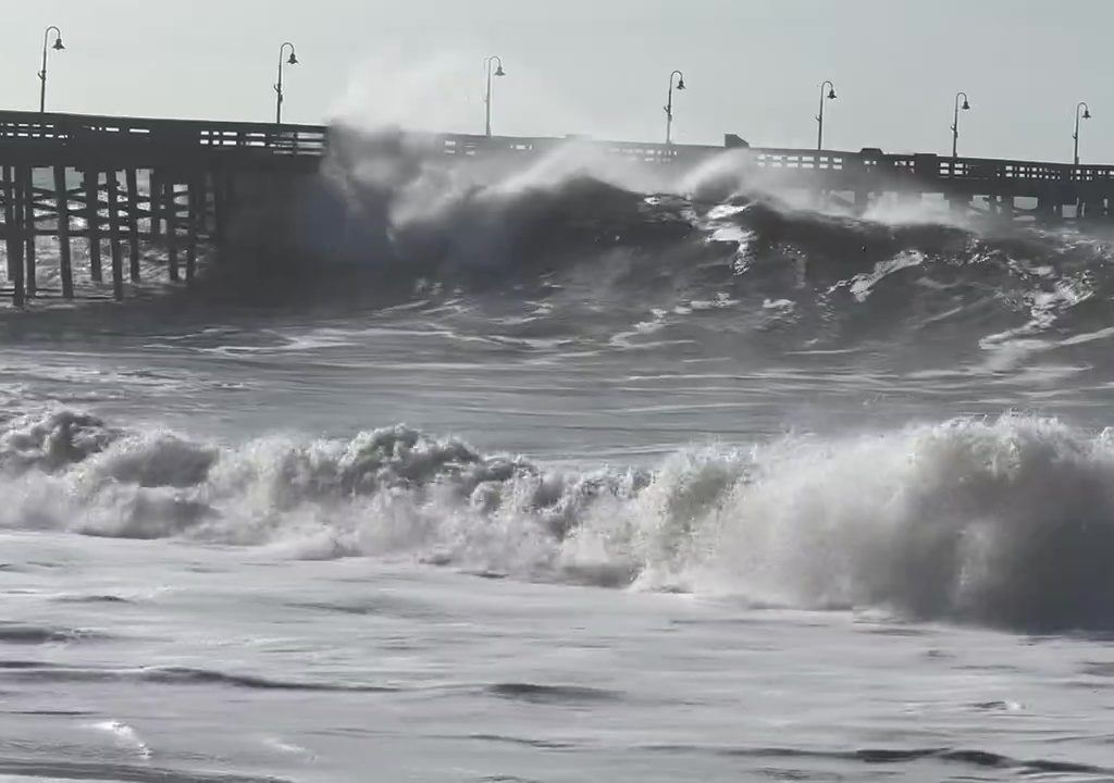 Micro tsunami investono la California: ordinata l'evacuazione della costa