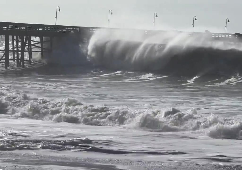 Micro tsunami investono la California: ordinata l'evacuazione della costa