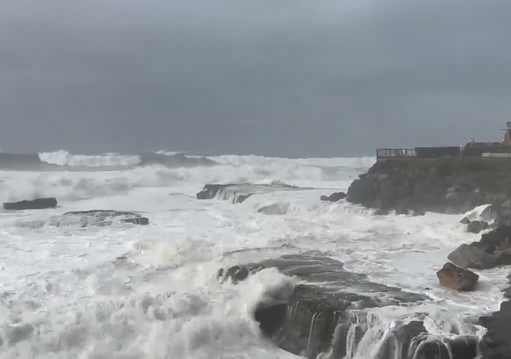 Micro tsunami investono la California: ordinata l'evacuazione della costa