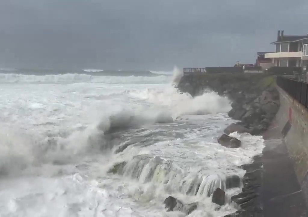 Micro tsunami investono la California: ordinata l'evacuazione della costa