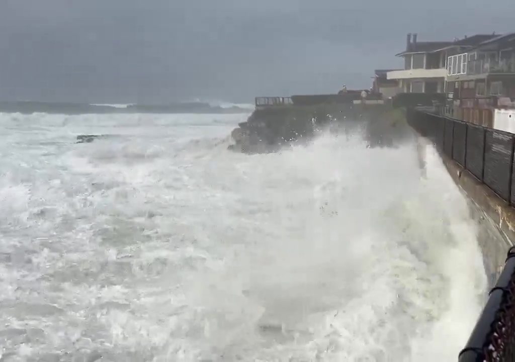 Micro tsunami investono la California: ordinata l'evacuazione della costa