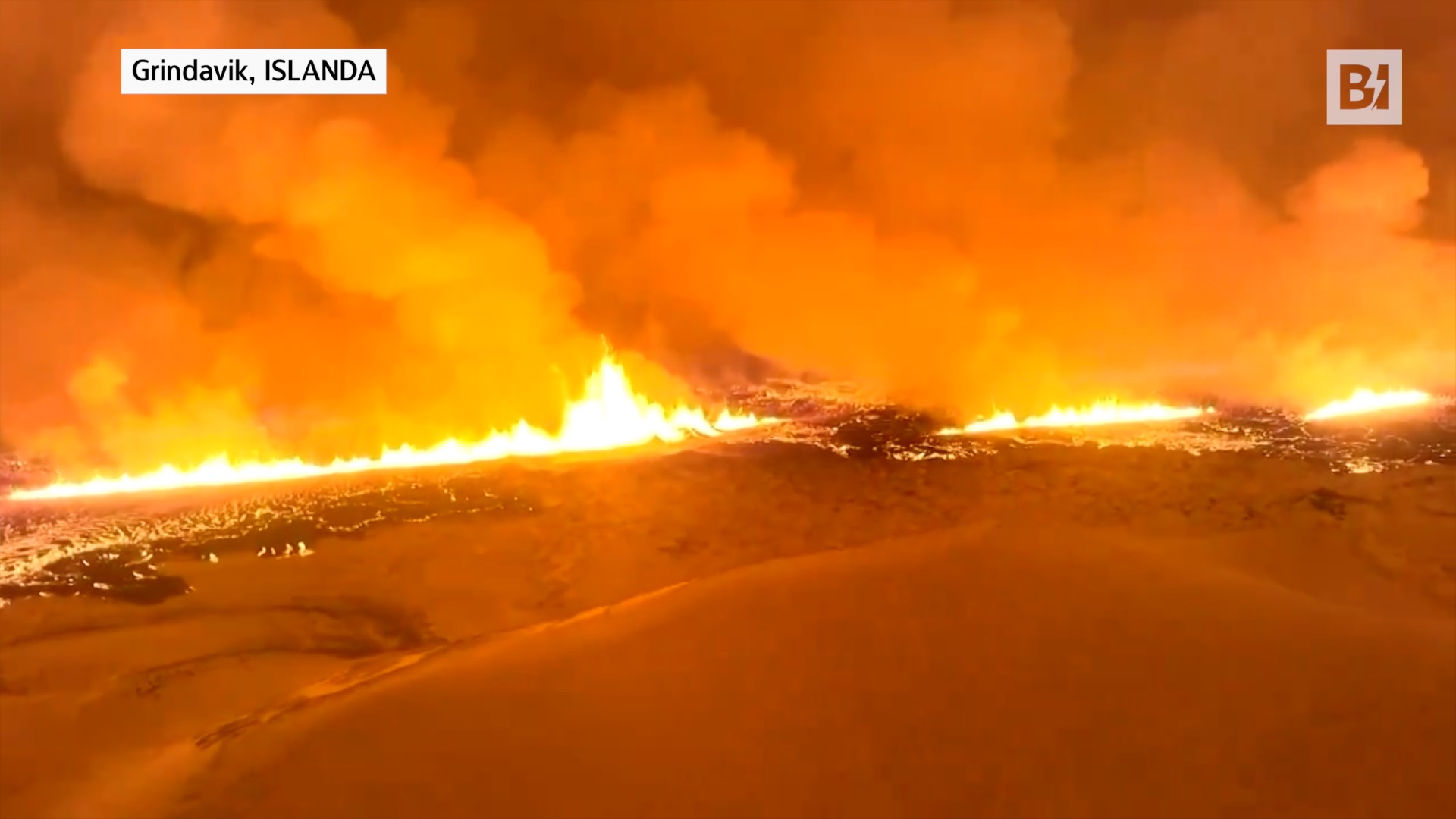 Islandia, impresionante erupción de volcán cerca de…
