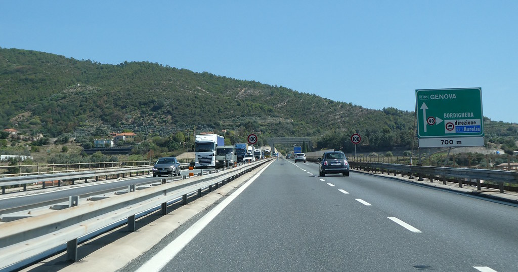 "Ho una bomba in auto", chiusa l'autostrada di Genova