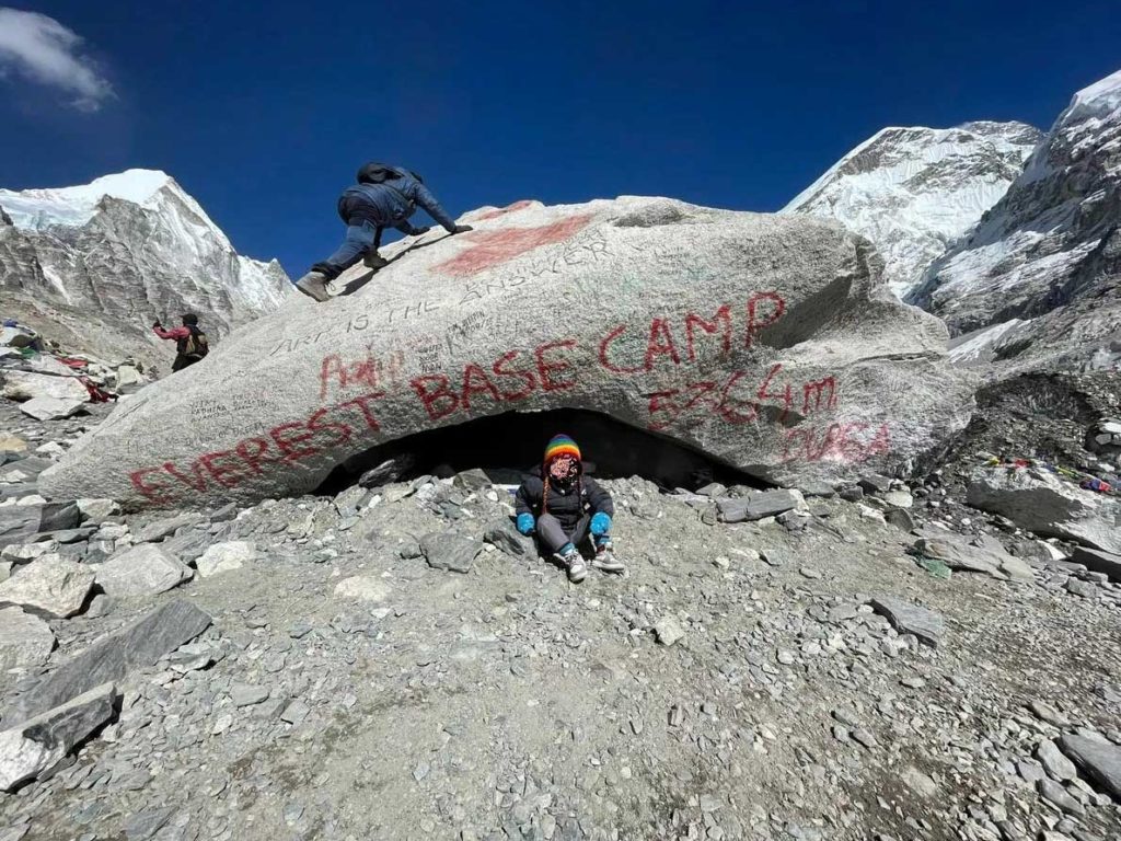 Bimbo di 2 anni scala Everest