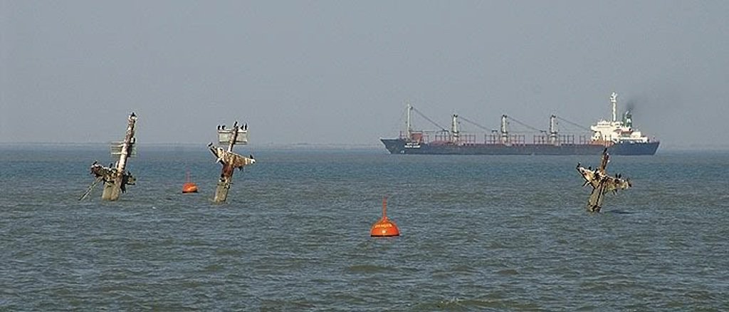 Barco resurge con 1.400 toneladas de explosivos: un tsunami azotará Londres si explota