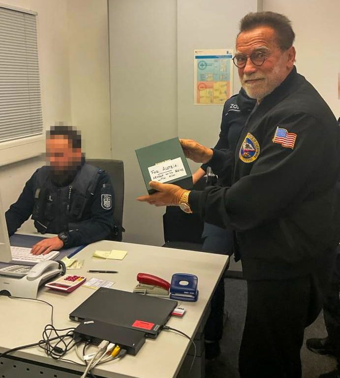 Arrestato a Berlino Arnold Schwarzenegger: colpa di un orologio di lusso