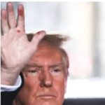 "Trump ha la sifilide": la mano macchiata aprono dubbi sulla sua salute