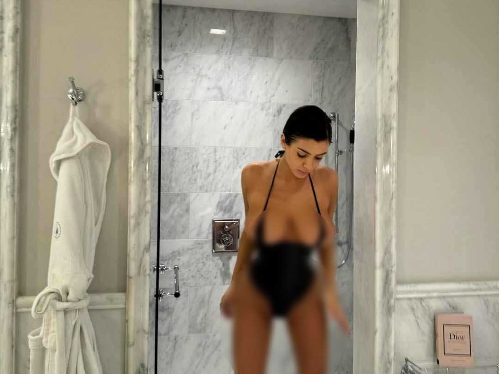 Kim Kardashian sin ropa interior para burlarse de Bianca Censores