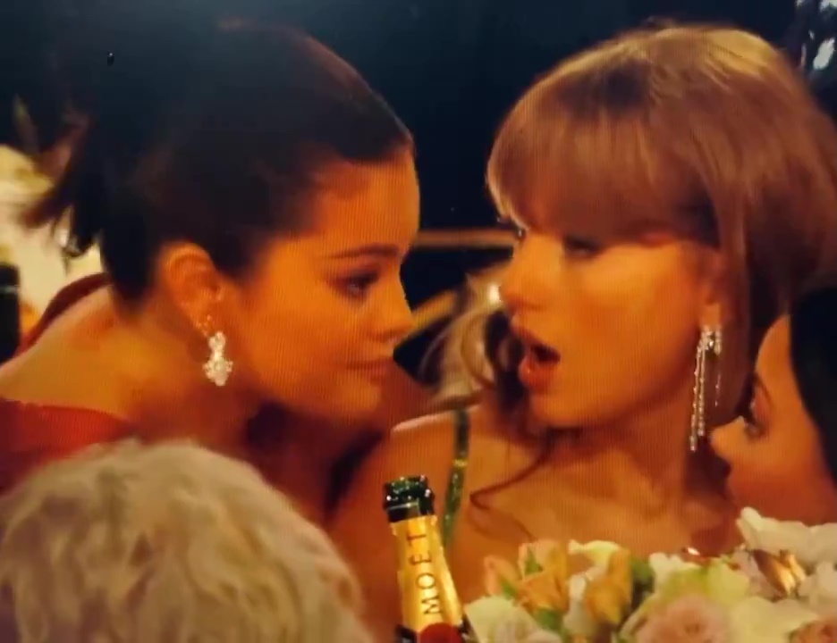 Selena Gomez revela lo que le soltó al oído a Taylor Swift en los Globos