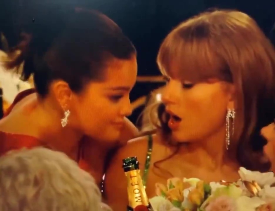 Selena Gomez rivela cosa ha spifferato all'orecchio di Taylor Swift ai Globe