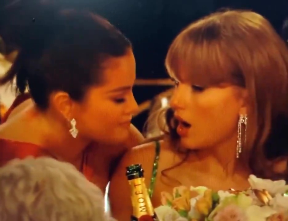 Selena Gomez revela lo que le soltó al oído a Taylor Swift en los Globos