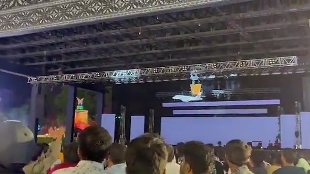 Manager muore in diretta alla festa coi dipendenti