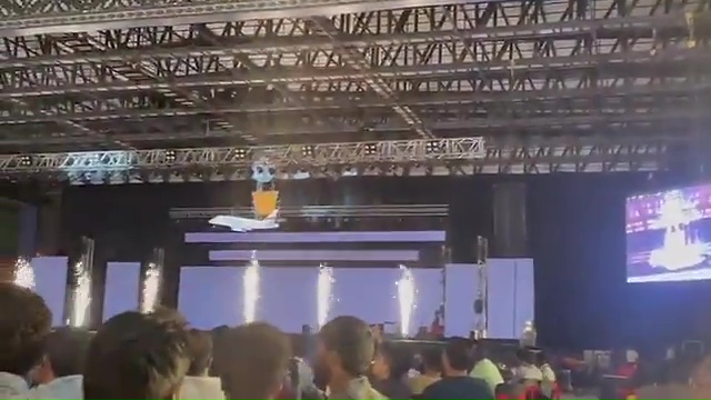 Manager muore in diretta alla festa coi dipendenti