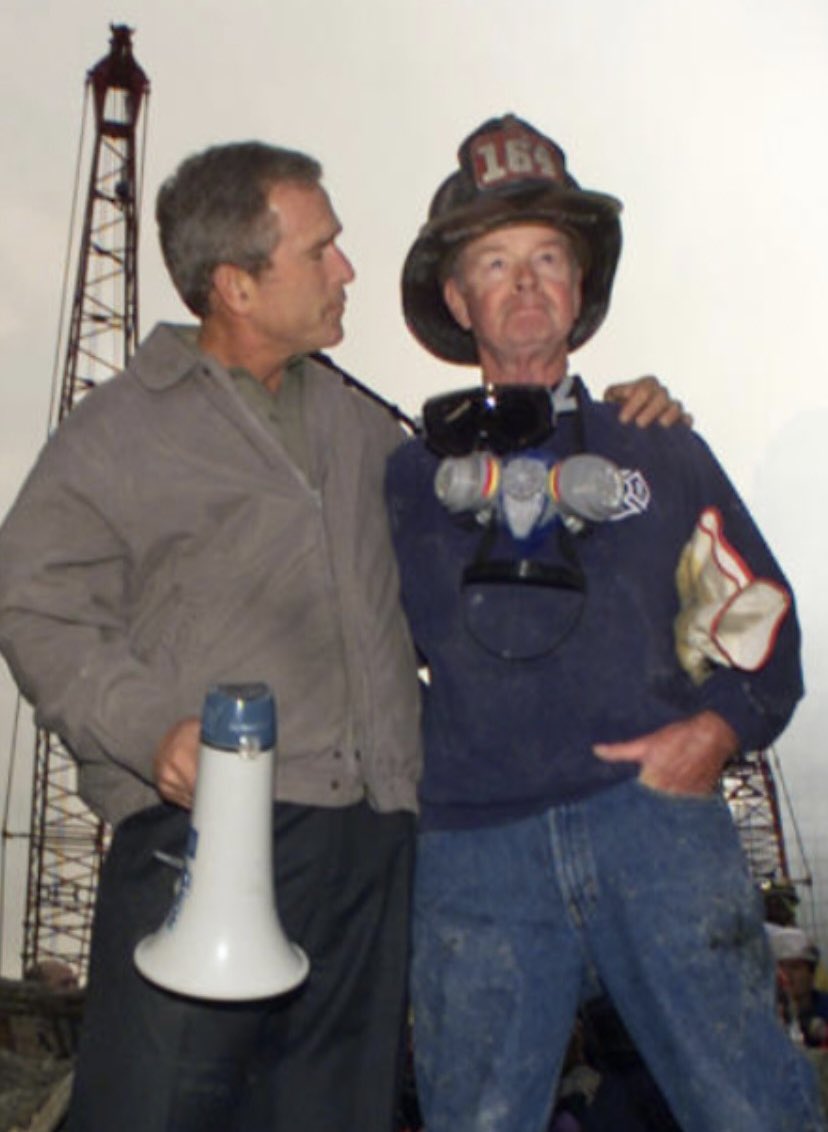 Morto l'uomo simbolo della strage dell'11 settembre 2001 di New York