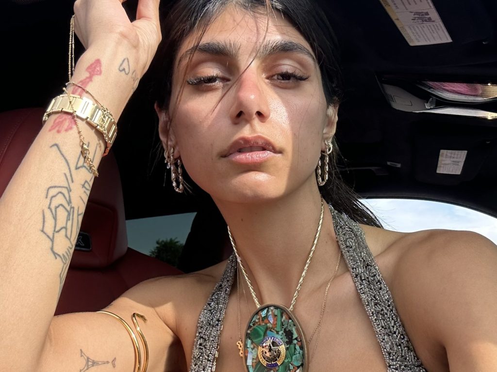 Dua Lipa, Bella Hadid e Mia Khalifa minacciate da rapper israeliani: devono morire