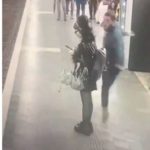 Donne schiaffeggiate a caso alla fermata della metro: fermato dai passeggeri