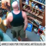 Ladro in kilt rubava oggetti mettendoli nel didietro: fregato dalle telecamere