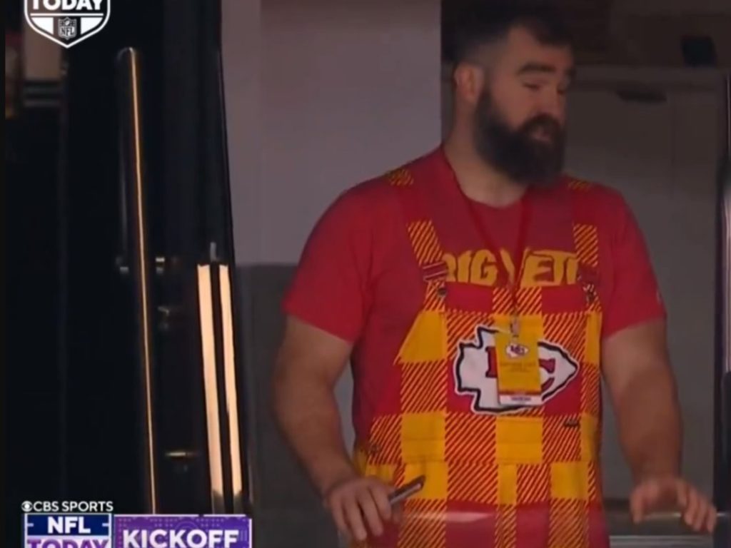 Super Bowl 2024, las meteduras de pata de los hermanos Kelce: Taylor Swift casi avergonzada