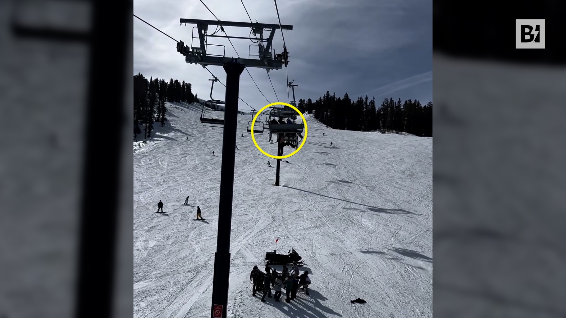 Balanceándose en la telesilla, se lanza y…