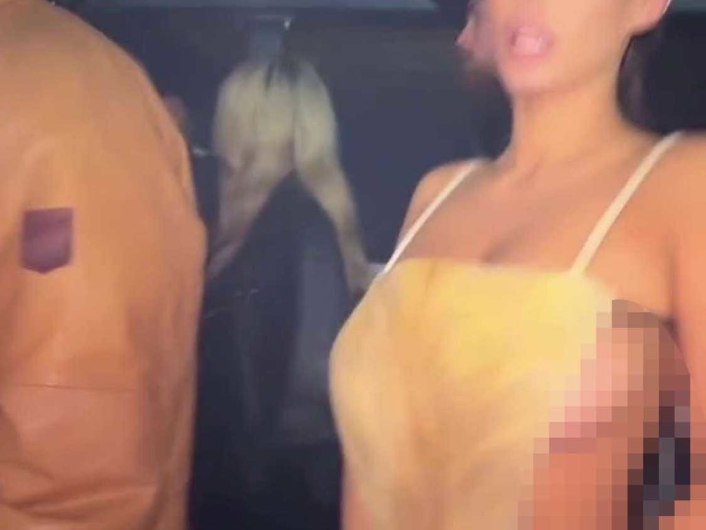 Bianca Censori llega semidesnuda a la fiesta del Super Bowl: un desafío a Kim Kardashian