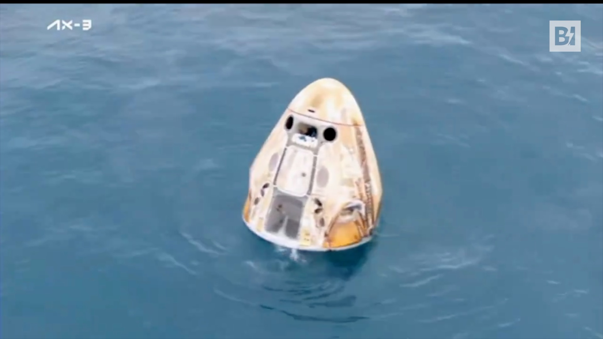 El aterrizaje en el océano de la nave espacial con el italiano a bordo…