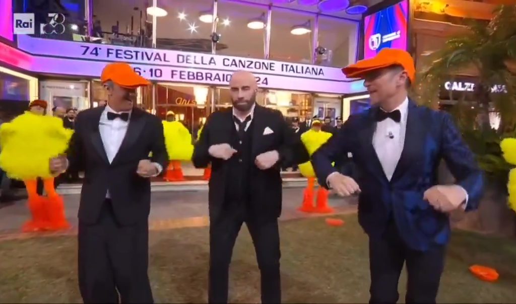 John Travolta, polémica en San Remo 2024: censura del vídeo de la Rai y prestigio con publicidad oculta