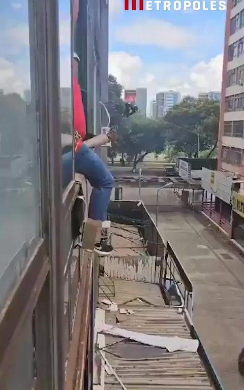 Choques de teleférico durante curso de rescate: video impactante