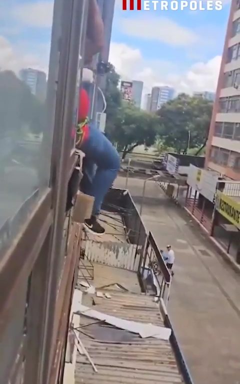 Absturz aus Seilbahn während Rettungskurs: schockierendes Video