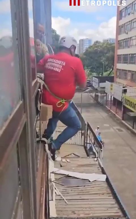 Choques de teleférico durante curso de rescate: video impactante