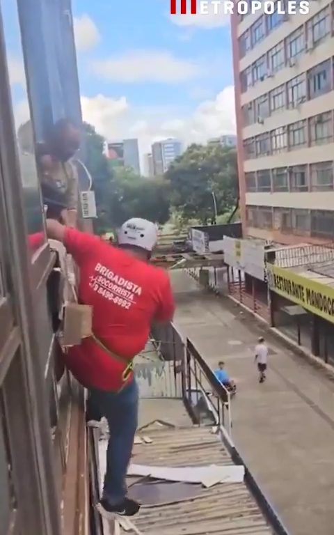 Choques de teleférico durante curso de rescate: video impactante