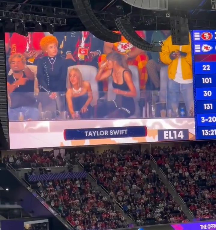 Super Bowl 2024, Taylor Swift boit une bière et fait vriller le stade