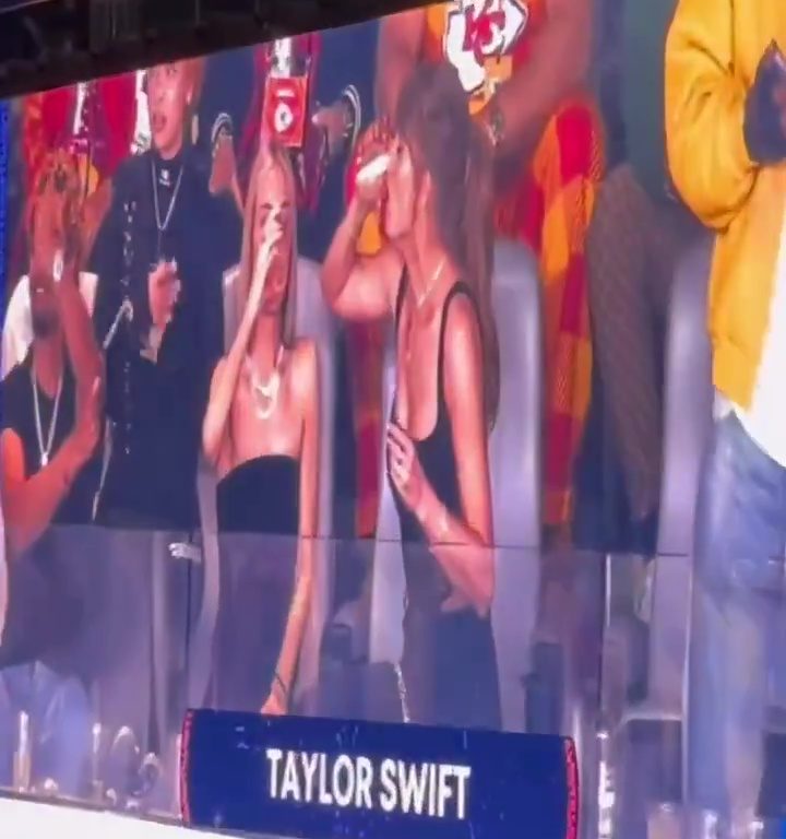 Super Bowl 2024, Taylor Swift boit une bière et fait vriller le stade