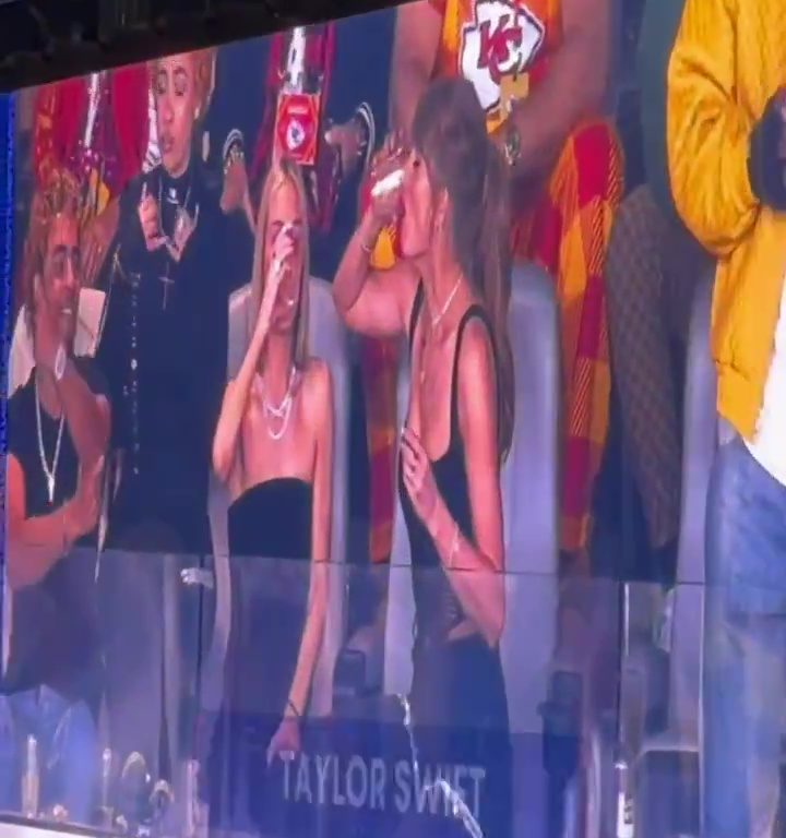 Super Bowl 2024, Taylor Swift boit une bière et fait vriller le stade