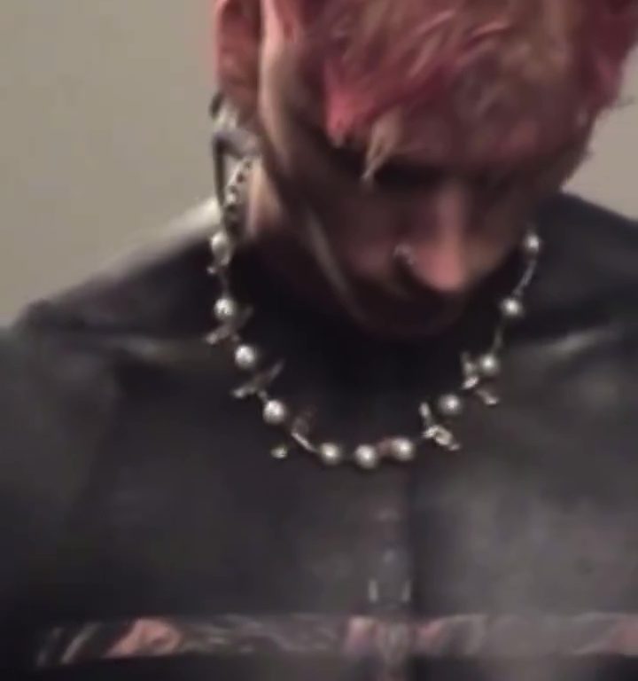 Tatouage choquant de Machine Gun Kelly : veut-il devenir noir ?