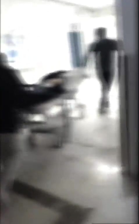 Joven que se creía muerta despierta en una bolsa de la morgue: impactante video