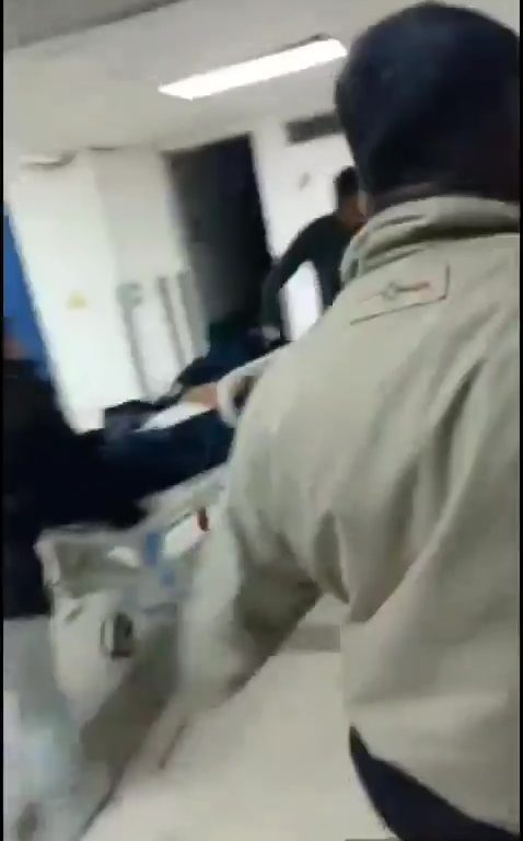 Joven que se creía muerta despierta en una bolsa de la morgue: impactante video