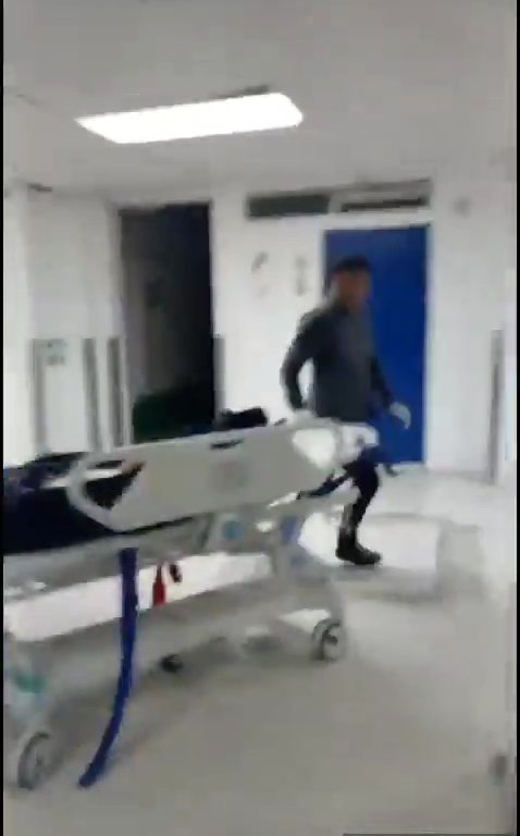 Joven que se creía muerta despierta en una bolsa de la morgue: impactante video