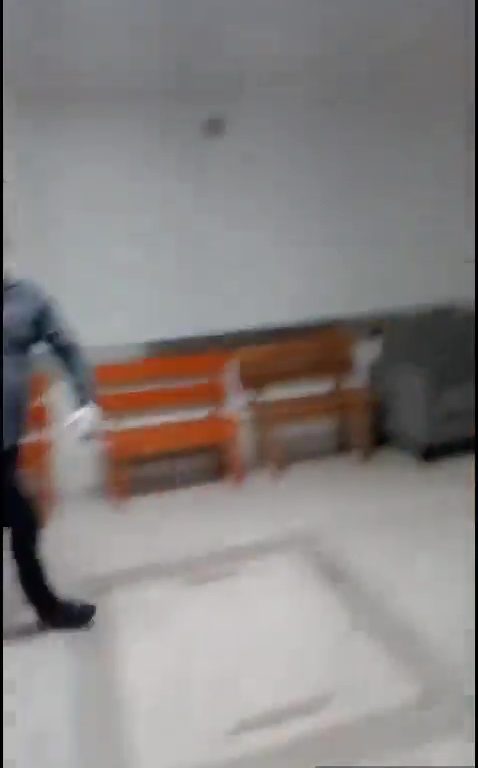 Joven que se creía muerta despierta en una bolsa de la morgue: impactante video