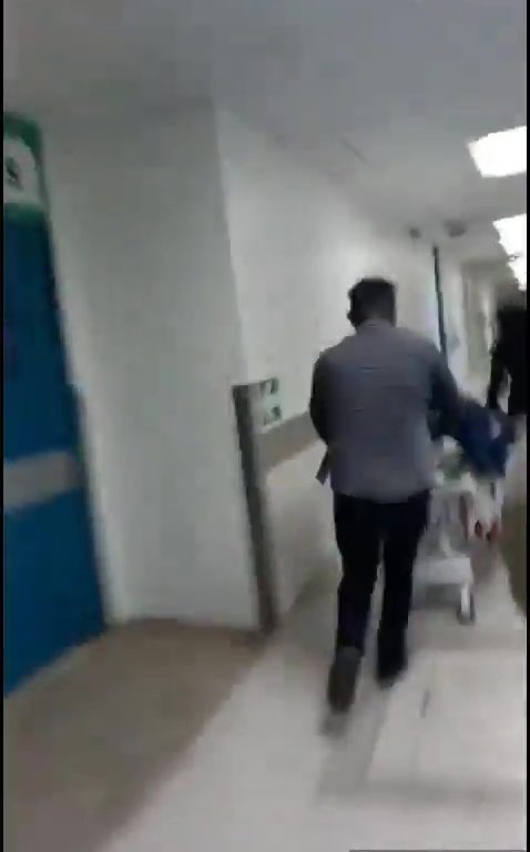 Joven que se creía muerta despierta en una bolsa de la morgue: impactante video