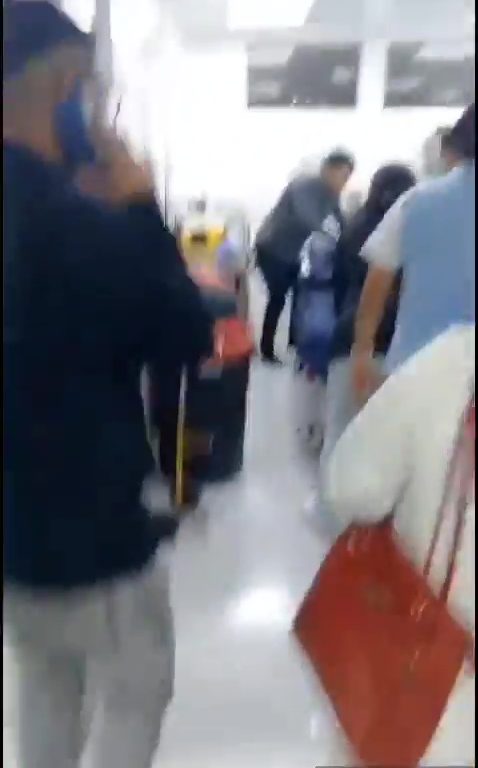 Joven que se creía muerta despierta en una bolsa de la morgue: impactante video