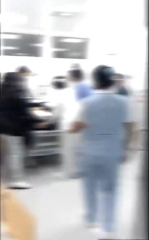 Joven que se creía muerta despierta en una bolsa de la morgue: impactante video