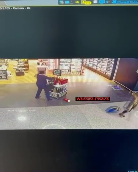 Azafata despedida arrasa duty free: pánico en el aeropuerto, impactante vídeo