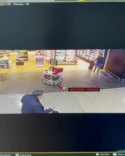 Azafata despedida arrasa duty free: pánico en el aeropuerto, impactante vídeo