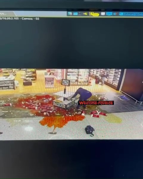 Azafata despedida arrasa duty free: pánico en el aeropuerto, impactante vídeo