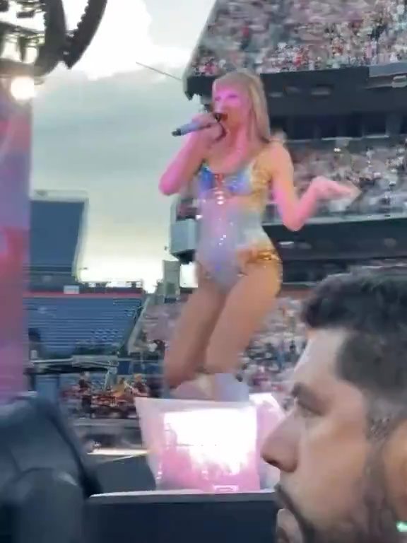 Shane Lynch de Boyzone acusa a Taylor Swift de realizar rituales satánicos en conciertos