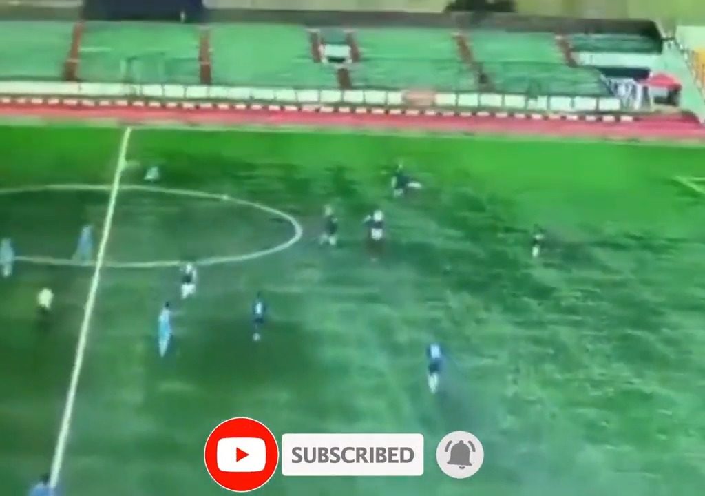 Fulmine cade su un campo: muore calciatore 35enne, video shock