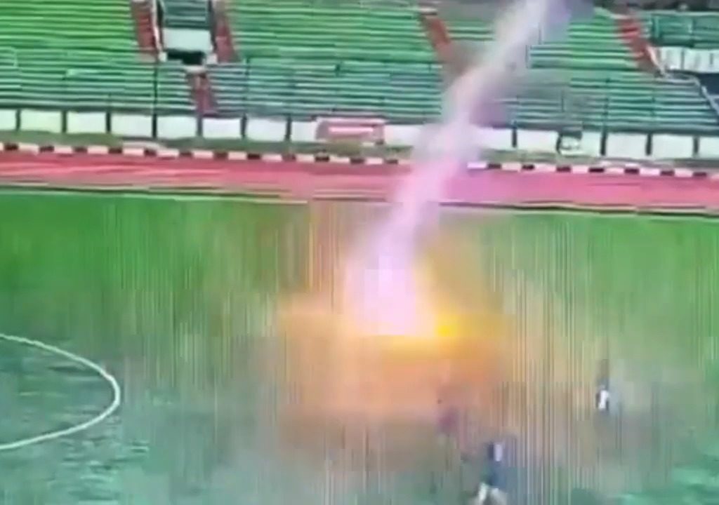 Rayo cae en un campo: muere futbolista de 35 años, impactante vídeo