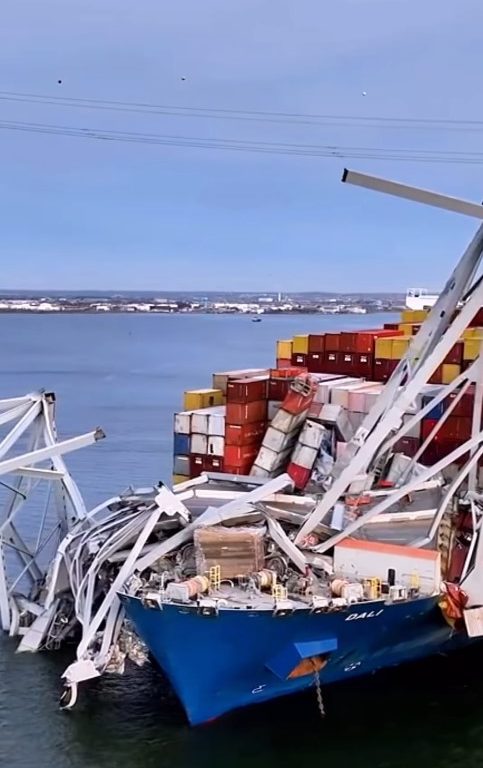 Effondrement du pont de Baltimore, le carburant du navire sale avec des algues dans le navire